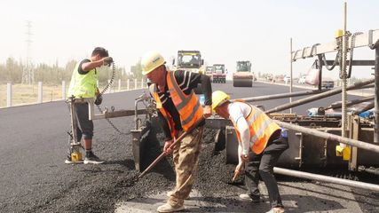 國道217線庫沙公路路面工程加速推進，區(qū)域交通網(wǎng)絡(luò)再升級